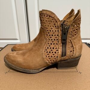 Circle G by Corral Tan Perforated Leather Ankle Boots Ladies 8.5
